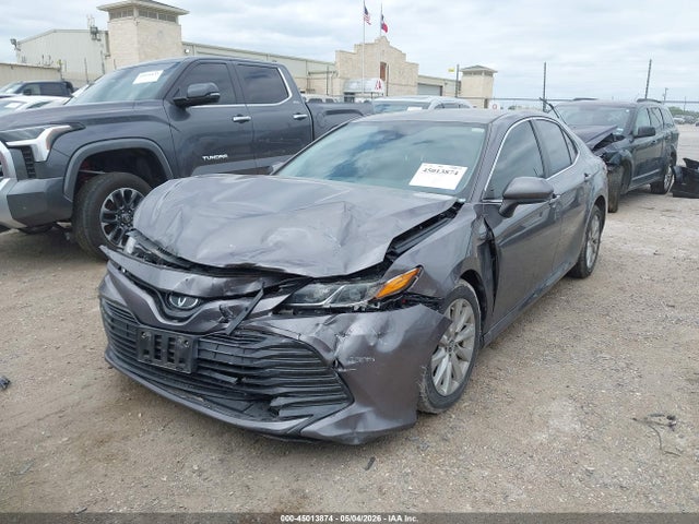 45013874 :رقم المزاد ، 4T1B11HKXKU679347 vin ، 2019 Toyota Camry Le مزاد بيع