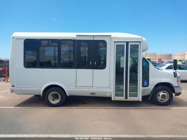 Ford E-350 Cutaway 2018 1FDEE3FS5JDC04171 Image 13