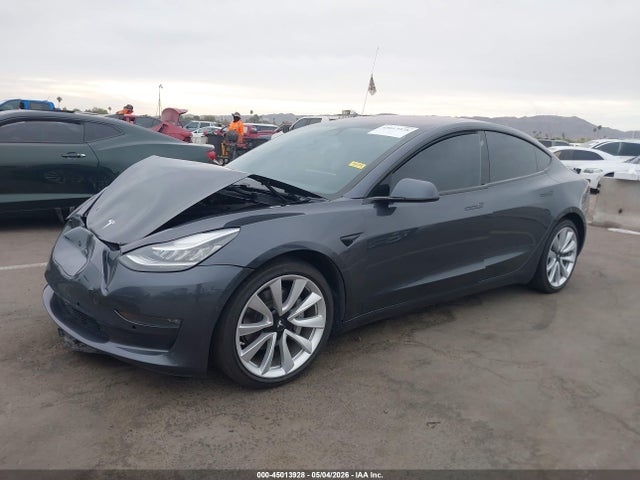 45013928 :رقم المزاد ، 5YJ3E1EB8JF086885 vin ، 2018 Tesla Model 3 Long Range/performance مزاد بيع