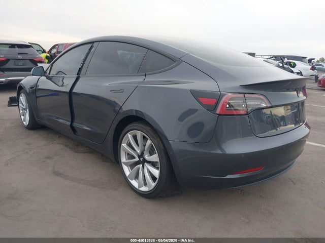 45013928 :رقم المزاد ، 5YJ3E1EB8JF086885 vin ، 2018 Tesla Model 3 Long Range/performance مزاد بيع