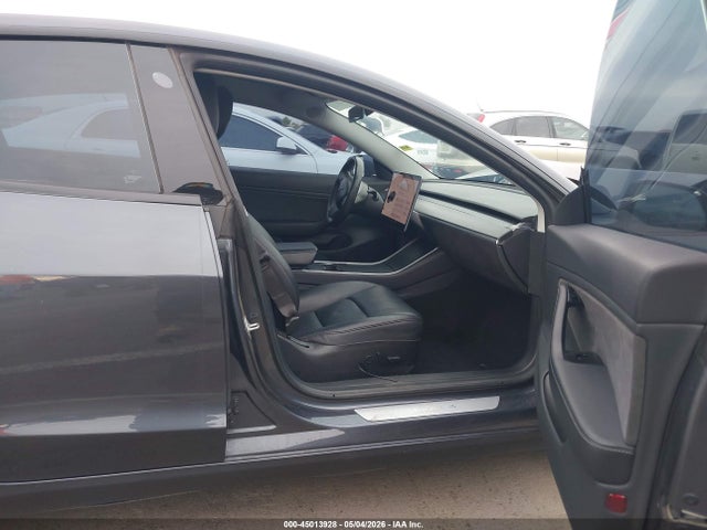 45013928 :رقم المزاد ، 5YJ3E1EB8JF086885 vin ، 2018 Tesla Model 3 Long Range/performance مزاد بيع