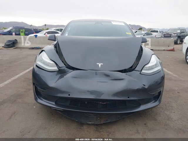 45013928 :رقم المزاد ، 5YJ3E1EB8JF086885 vin ، 2018 Tesla Model 3 Long Range/performance مزاد بيع