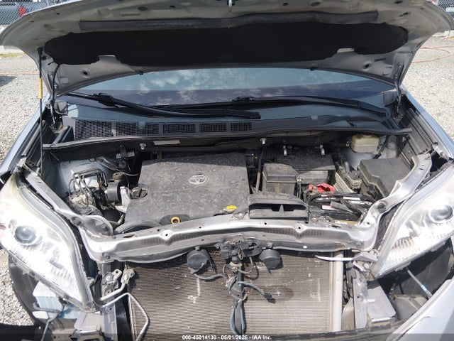 45014130 :رقم المزاد ، 5TDYK3DC8FS586567 vin ، 2015 Toyota Sienna Xle 8 Passenger مزاد بيع