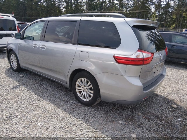 45014130 :رقم المزاد ، 5TDYK3DC8FS586567 vin ، 2015 Toyota Sienna Xle 8 Passenger مزاد بيع