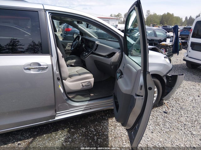 45014130 :رقم المزاد ، 5TDYK3DC8FS586567 vin ، 2015 Toyota Sienna Xle 8 Passenger مزاد بيع