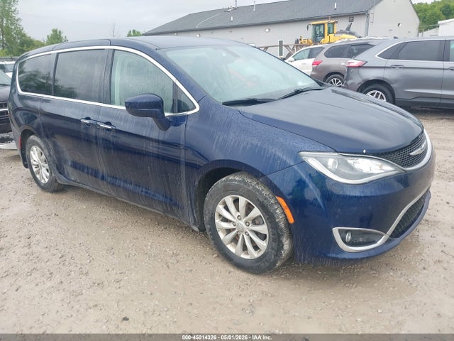 45014326 :رقم المزاد ، 2C4RC1FGXJR212226 vin ، 2018 Chrysler Pacifica Touring Plus مزاد بيع