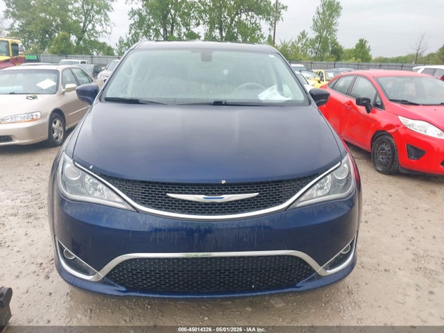45014326 :رقم المزاد ، 2C4RC1FGXJR212226 vin ، 2018 Chrysler Pacifica Touring Plus مزاد بيع