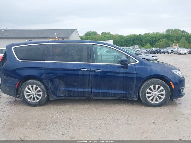 45014326 :رقم المزاد ، 2C4RC1FGXJR212226 vin ، 2018 Chrysler Pacifica Touring Plus مزاد بيع