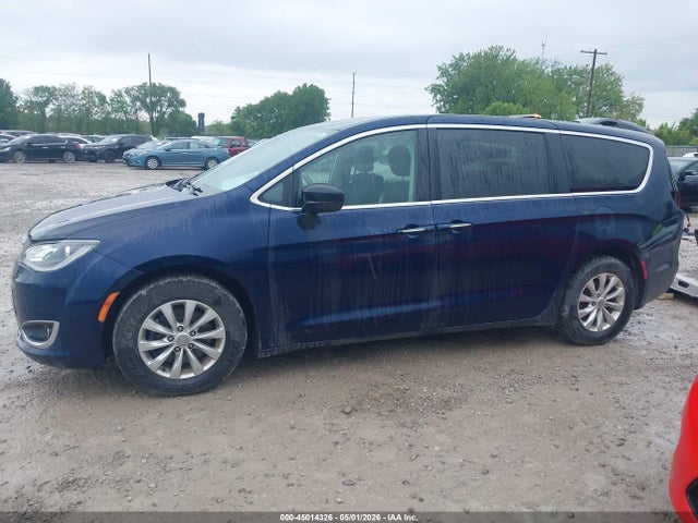 45014326 :رقم المزاد ، 2C4RC1FGXJR212226 vin ، 2018 Chrysler Pacifica Touring Plus مزاد بيع