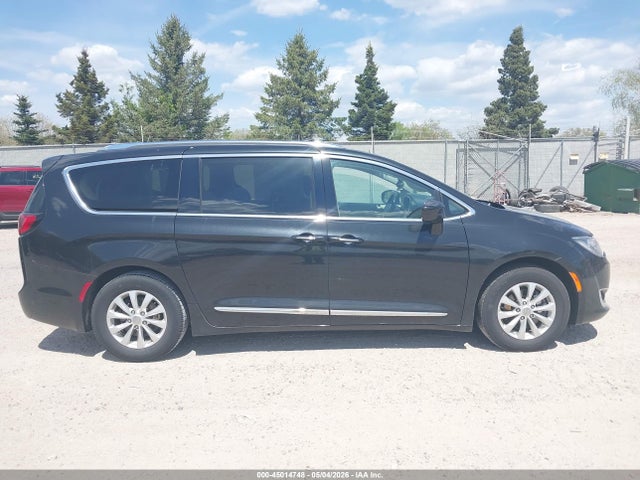 45014748 :رقم المزاد ، 2C4RC1BG1KR651550 vin ، 2019 Chrysler Pacifica Touring L مزاد بيع