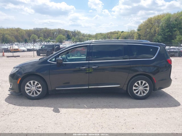 45014748 :رقم المزاد ، 2C4RC1BG1KR651550 vin ، 2019 Chrysler Pacifica Touring L مزاد بيع