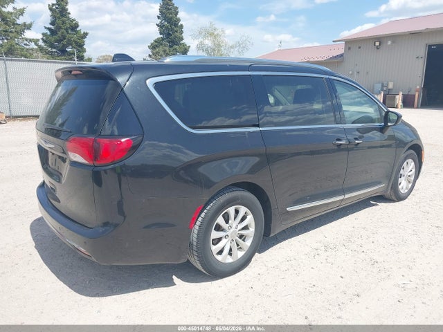 45014748 :رقم المزاد ، 2C4RC1BG1KR651550 vin ، 2019 Chrysler Pacifica Touring L مزاد بيع