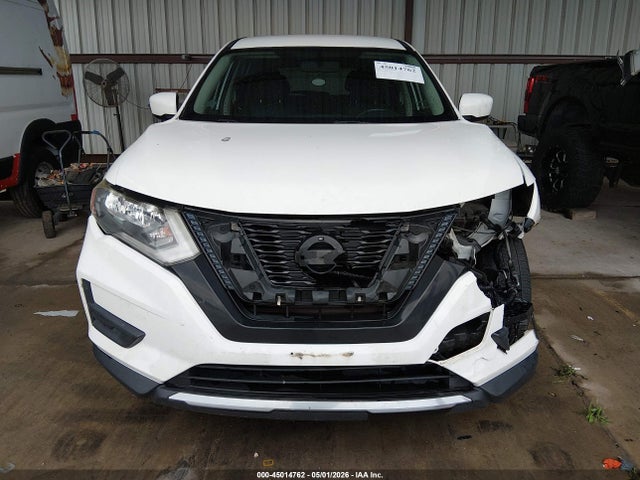 2017 Nissan Rogue S მანქანა იყიდება აუქციონზე, vin: JN8AT2MT1HW137098, აუქციონის ნომერი: 45014762