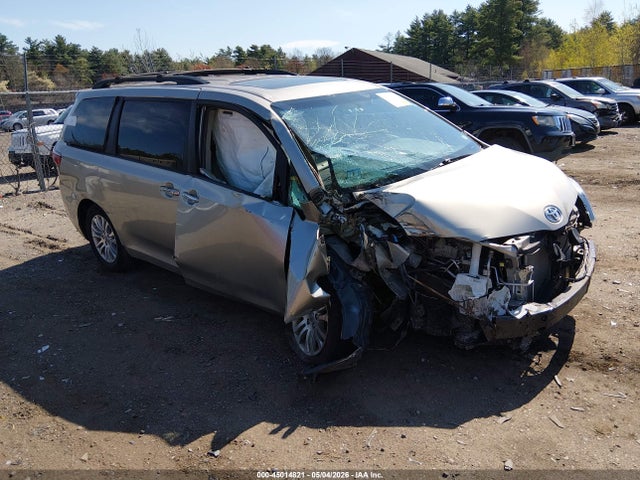 Toyota Sienna Xle 8 Passenger 2017 5TDYZ3DC9HS817720 главное изображение