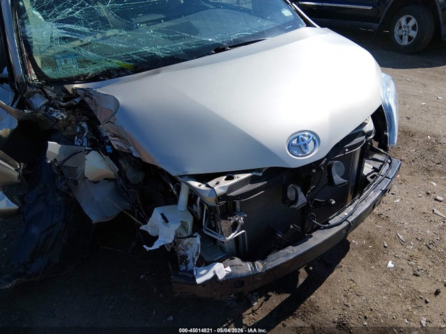 5TDYZ3DC9HS817720 Toyota Sienna Xle 8 Passenger
