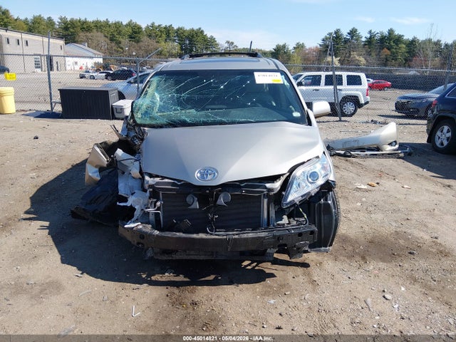 5TDYZ3DC9HS817720 Toyota Sienna Xle 8 Passenger