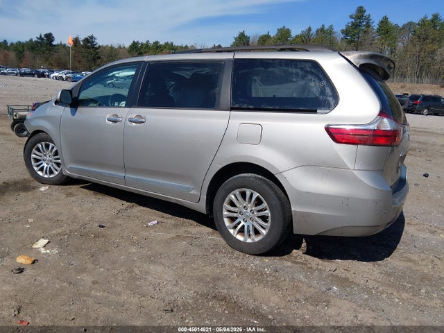 5TDYZ3DC9HS817720 Toyota Sienna Xle 8 Passenger