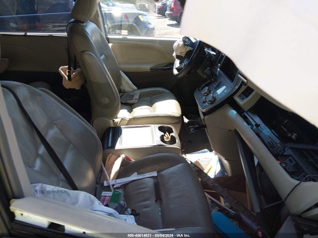 5TDYZ3DC9HS817720 Toyota Sienna Xle 8 Passenger