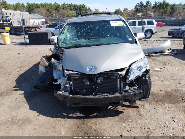 5TDYZ3DC9HS817720 Toyota Sienna Xle 8 Passenger