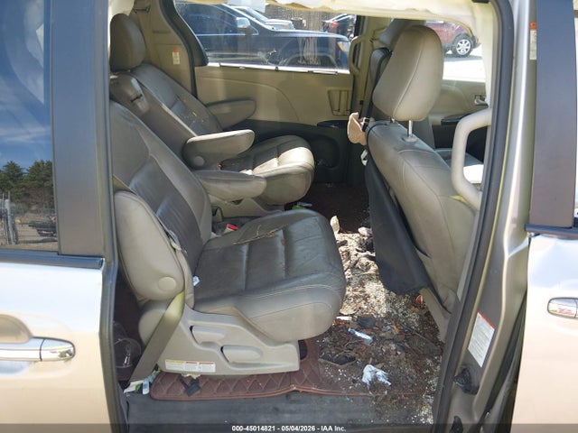 5TDYZ3DC9HS817720 Toyota Sienna Xle 8 Passenger