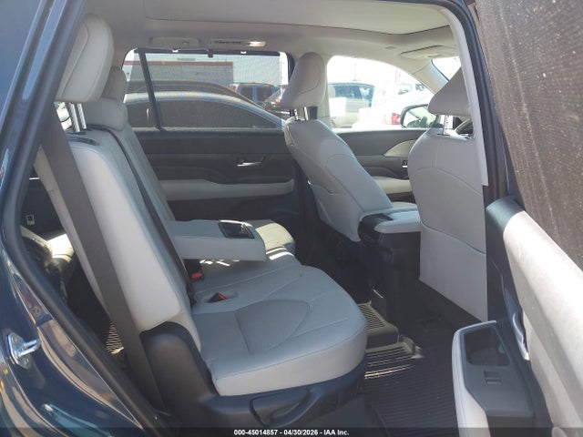2025 Toyota Grand Highlander Xle მანქანა იყიდება აუქციონზე, vin: 5TDAAAB50SS077645, აუქციონის ნომერი: 45014857