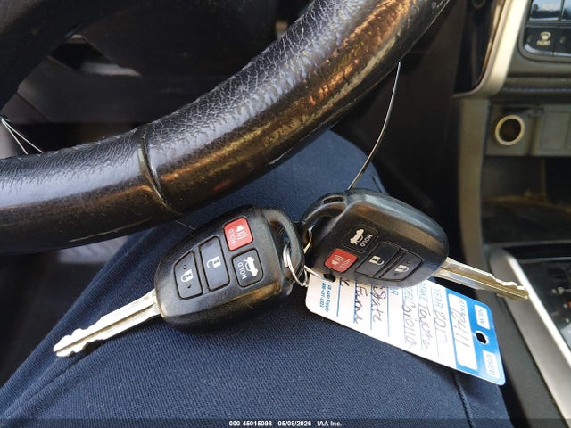 Продажа на аукционе авто 2017 Toyota Corolla Se, vin: 5YFBURHE3HP658897, номер лота: 45015098