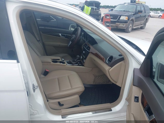 45015123 :رقم المزاد ، WDDGF4HB2EG253030 vin ، 2014 Mercedes-benz C 250 Sport مزاد بيع