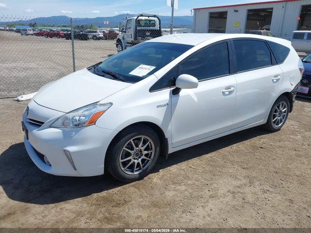 Toyota Prius V Five 2014 JTDZN3EU2E3320707 Image 2