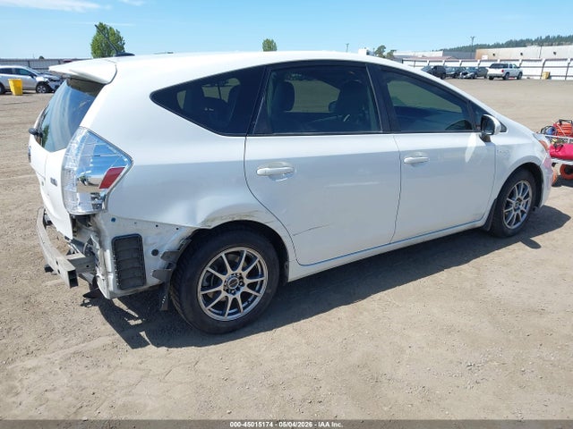 Toyota Prius V Five 2014 JTDZN3EU2E3320707 Image 4