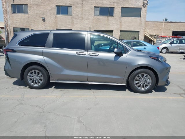 Toyota SIENNA LE 2026 5TDKRKECXTS301681 Image 13