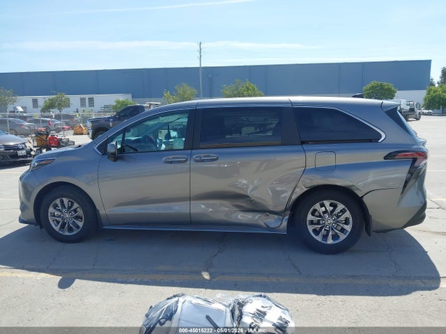 Toyota SIENNA LE 2026 5TDKRKECXTS301681 Image 14