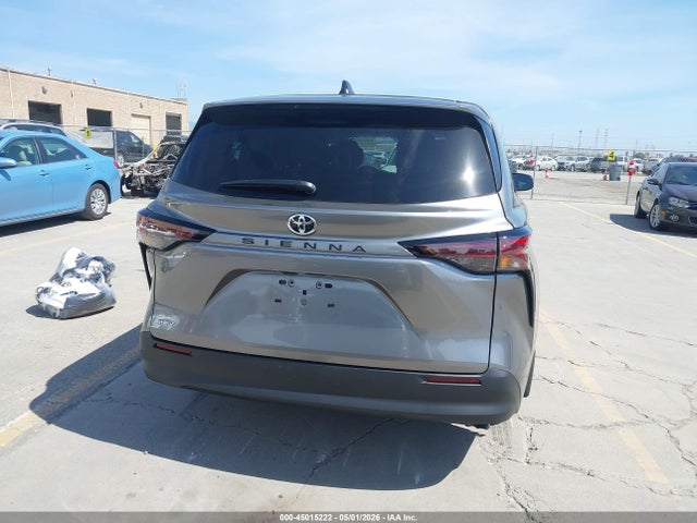 Toyota SIENNA LE 2026 5TDKRKECXTS301681 Image 16