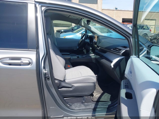 Toyota SIENNA LE 2026 5TDKRKECXTS301681 Image 5