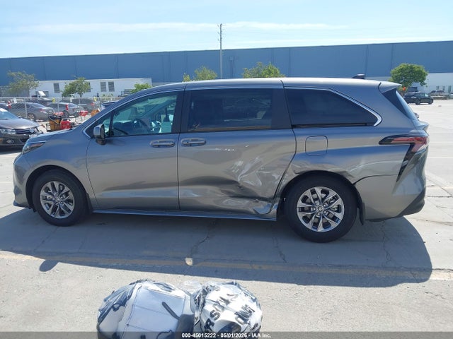Toyota SIENNA LE 2026 5TDKRKECXTS301681 Image 6