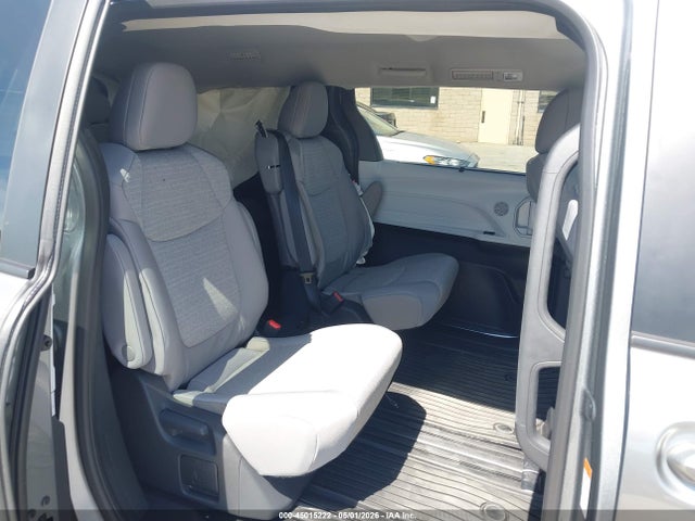 Toyota SIENNA LE 2026 5TDKRKECXTS301681 Image 8