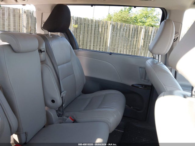 45015320 :رقم المزاد ، 5TDYZ3DC3KS019642 vin ، 2019 Toyota Sienna Xle Premium 8 Passenger مزاد بيع