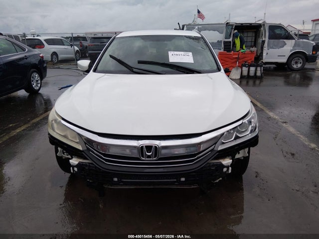 45015456 :رقم المزاد ، 1HGCR2F30HA020448 vin ، 2017 Honda Accord Lx مزاد بيع