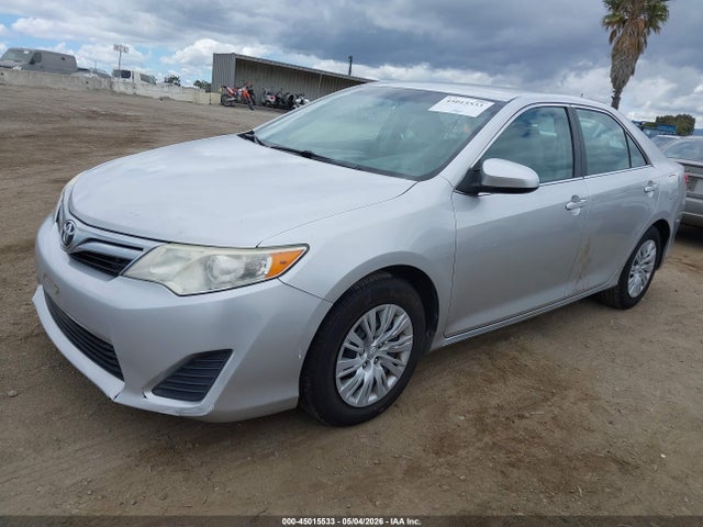 45015533 :رقم المزاد ، 4T4BF1FK7CR256642 vin ، 2012 Toyota Camry Le مزاد بيع