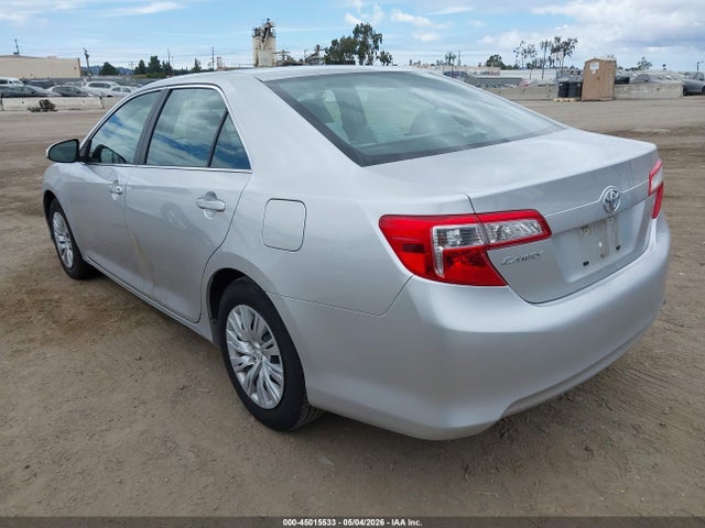 45015533 :رقم المزاد ، 4T4BF1FK7CR256642 vin ، 2012 Toyota Camry Le مزاد بيع