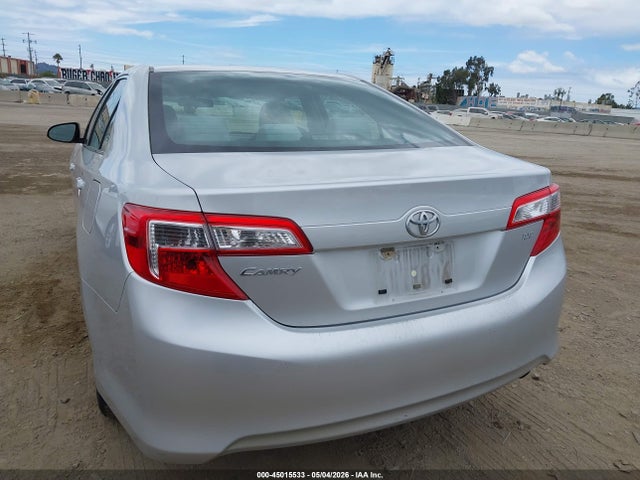45015533 :رقم المزاد ، 4T4BF1FK7CR256642 vin ، 2012 Toyota Camry Le مزاد بيع