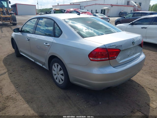2013 Volkswagen Passat 2.5l S მანქანა იყიდება აუქციონზე, vin: 1VWAP7A30DC072576, აუქციონის ნომერი: 45015564