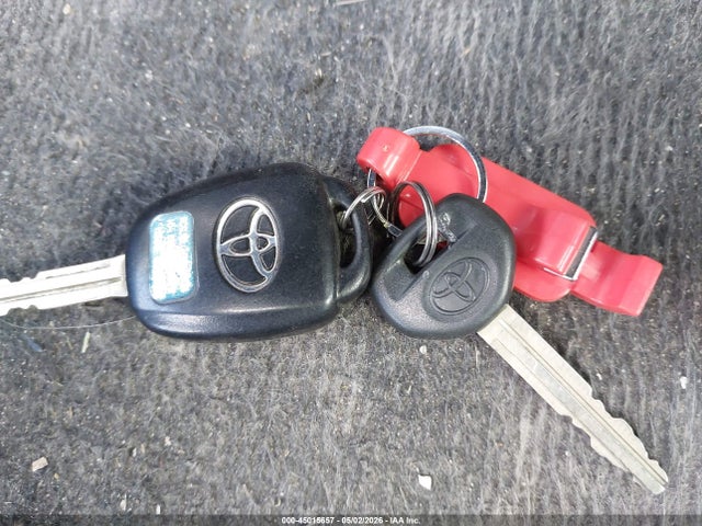 45015657 :رقم المزاد ، JTDKDTB36C1522717 vin ، 2012 Toyota Prius C One مزاد بيع