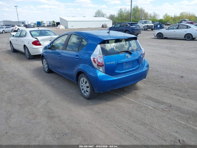 45015657 :رقم المزاد ، JTDKDTB36C1522717 vin ، 2012 Toyota Prius C One مزاد بيع