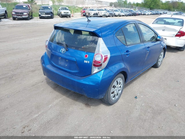 45015657 :رقم المزاد ، JTDKDTB36C1522717 vin ، 2012 Toyota Prius C One مزاد بيع