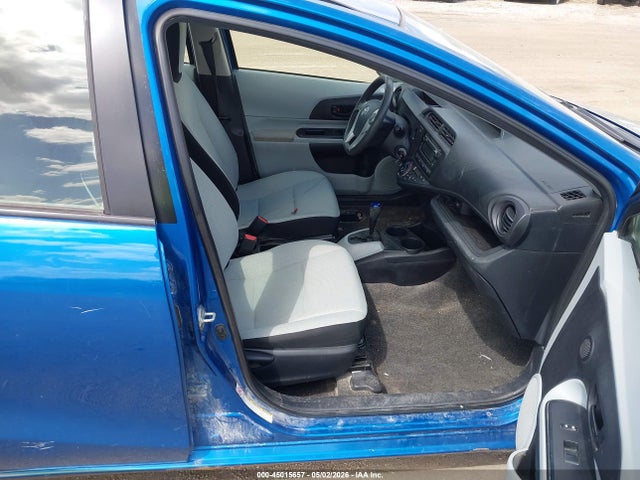45015657 :رقم المزاد ، JTDKDTB36C1522717 vin ، 2012 Toyota Prius C One مزاد بيع