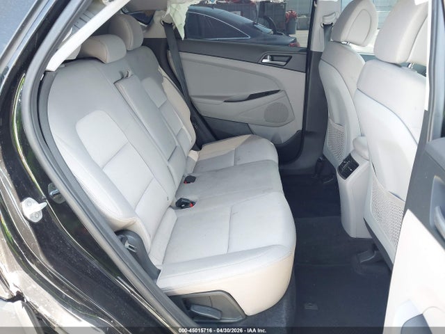 KM8J33A2XJU696059 Hyundai Tucson Value