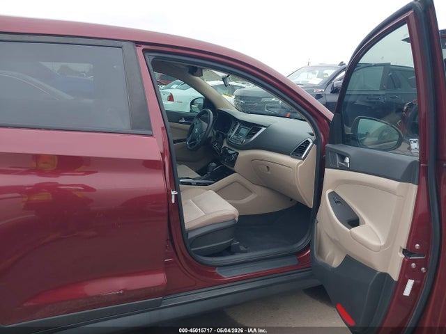 KM8J23A45GU211260 Hyundai TUCSON SE