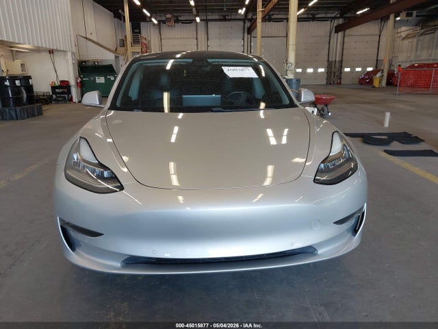 Tesla Model 3 Long Range/mid Range 2018 5YJ3E1EA8JF011594 Image 11