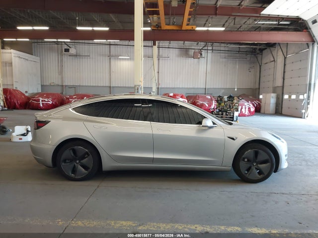 Tesla Model 3 Long Range/mid Range 2018 5YJ3E1EA8JF011594 Image 12