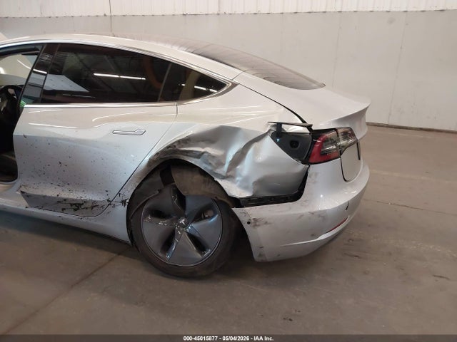 Tesla Model 3 Long Range/mid Range 2018 5YJ3E1EA8JF011594 Image 6